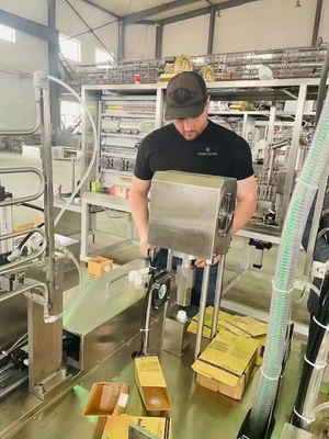 Stainless Steel 304 Beverage Carton Fill And Seal Machine For Milk Beverage Water Wine Packaging