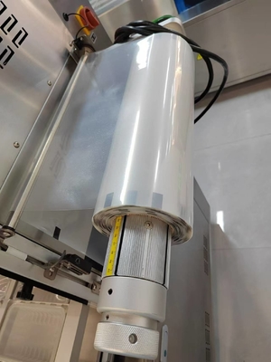 Fast and Accurate Wide Roll Film Cup Filling Sealing Machine PE / Aluminum Tray