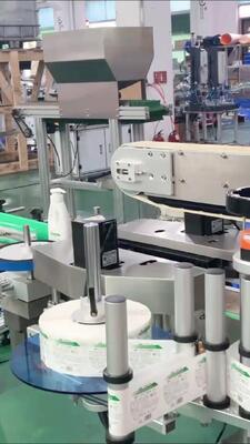 Fully automatic double-sided labeling machine CH-902 for laundry detergent, shampoo, front and back labels, square bottles, mineral water, double-sided labeling machine